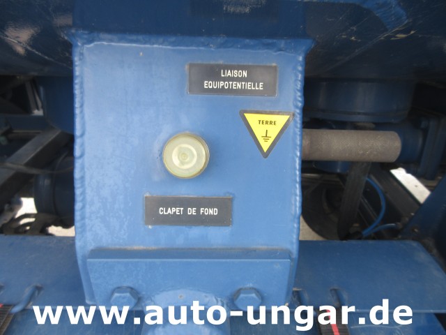 Renault - B110 Titan Aviation AVGas Refueller Jet Tanker 2000l Aviteilleur GSE
