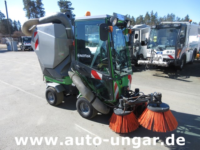 Nilfisk - Park Ranger 2150 Egholm Geräteträger mit Kehraufbau Baujahr 2018 Perkins