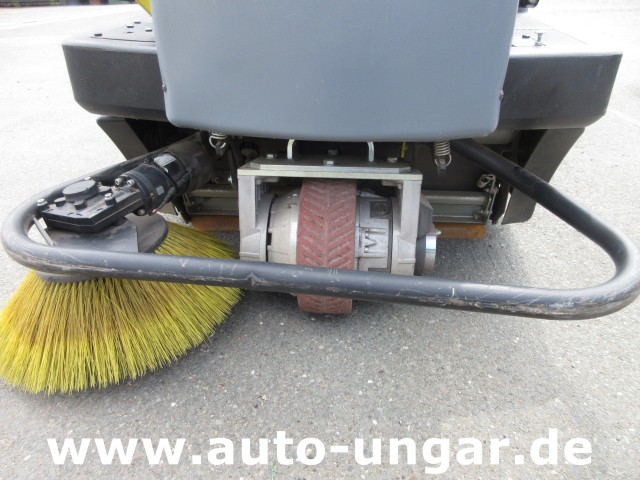Kärcher - KM 100/100 RBP Pack 1.280-112.0 elektrische Parkplatzkehrmaschine Hallenkehrmaschine Elektro