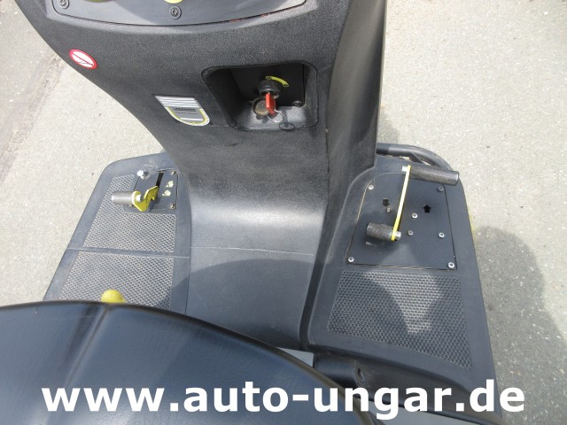 Kärcher - KM 100/100 RBP Pack 1.280-112.0 elektrische Parkplatzkehrmaschine Hallenkehrmaschine Elektro
