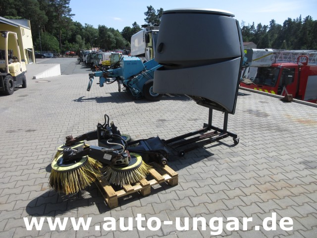 Nilfisk - Egholm City Ranger CR 2200 CR 2250 Kehraufbau Frontbesen + Kehrgutbehälter