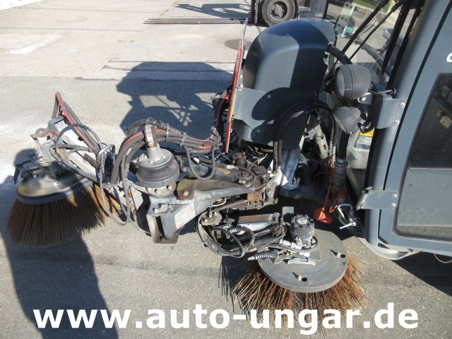 Hako - CM 1600 Kehrmaschine 4x4 Baujahr 2018 3 Besen MOTORSCHADEN