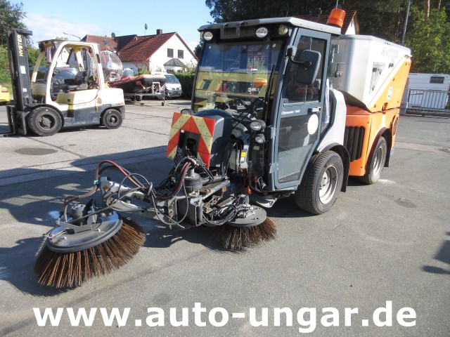 Hako - CM 1600 Kehrmaschine 4x4 Baujahr 2018 3 Besen MOTORSCHADEN