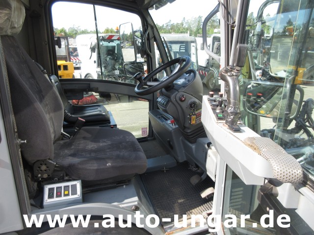 Boschung - S3 Kehrmaschine urban sweeper Wildkrautbesen Allradlenkung