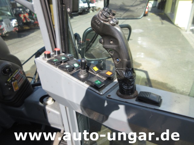 Boschung - S3 Kehrmaschine urban sweeper Wildkrautbesen Allradlenkung