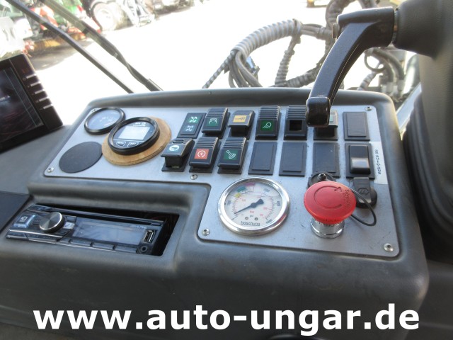 Boschung - S3 Kehrmaschine urban sweeper Wildkrautbesen Allradlenkung