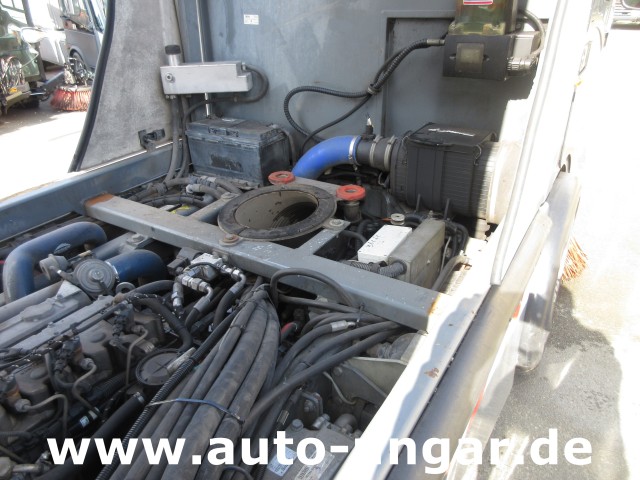 Boschung - S3 Kehrmaschine urban sweeper Wildkrautbesen Allradlenkung