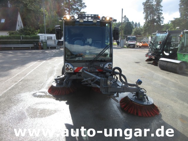 Boschung - S3 Kehrmaschine urban sweeper Wildkrautbesen Allradlenkung