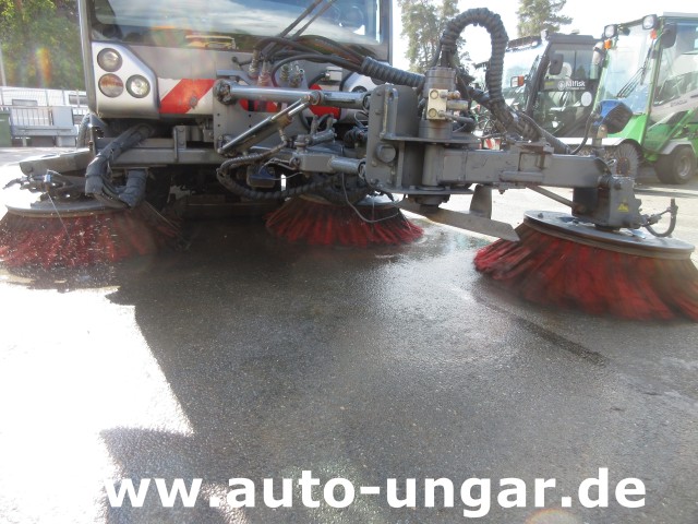 Boschung - S3 Kehrmaschine urban sweeper Wildkrautbesen Allradlenkung