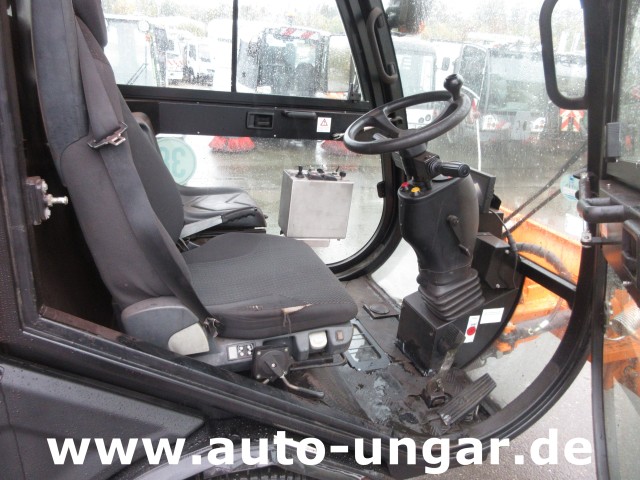 Nilfisk - CR3500 CityRanger Multicar Winterdienst Schneepflug und Streuer 4x4