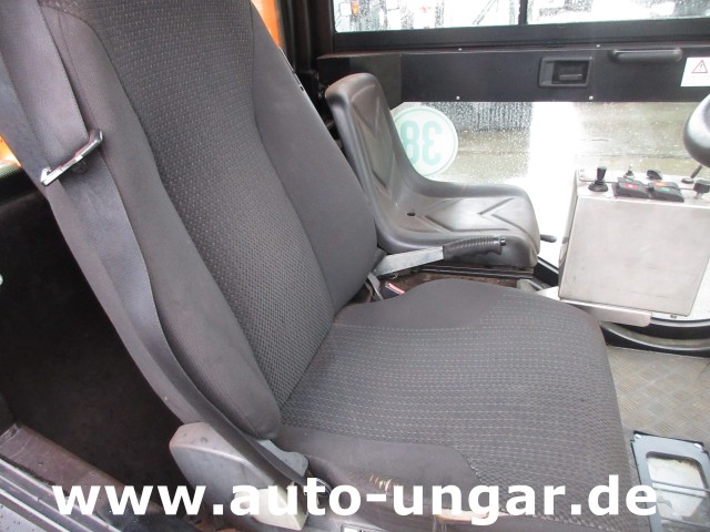 Nilfisk - CR3500 CityRanger Multicar Winterdienst Schneepflug und Streuer 4x4