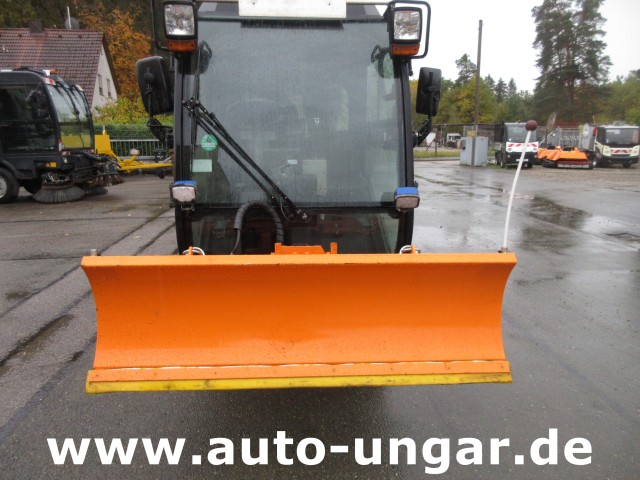 Nilfisk - CR3500 CityRanger Multicar Winterdienst Schneepflug und Streuer 4x4