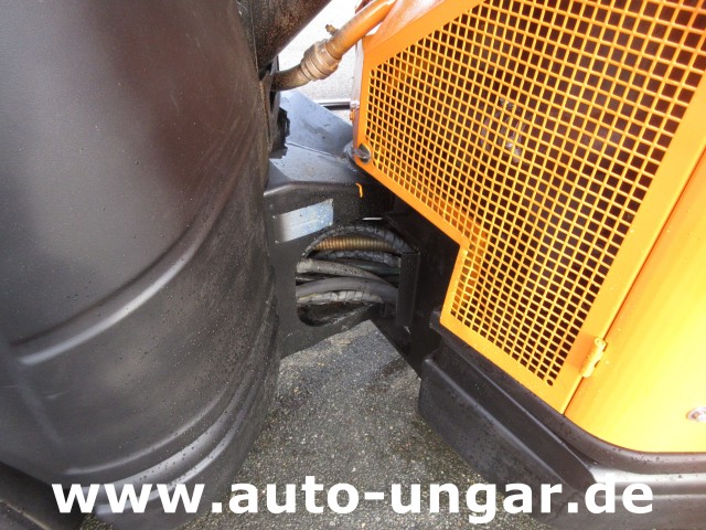 Nilfisk - CR3500 Geräteträger Kommunalfahrzeug 4x4 Kehrmaschine Schmidt Flexigo