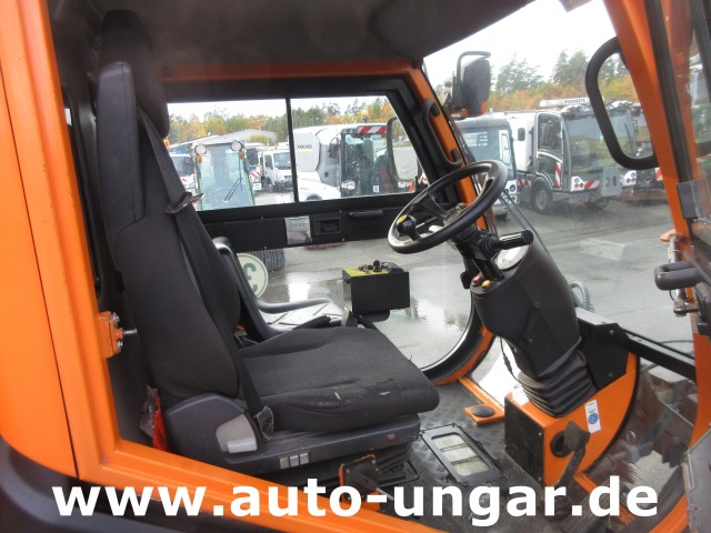 Nilfisk - CR3500 Geräteträger Kommunalfahrzeug 4x4 Kehrmaschine Schmidt Flexigo