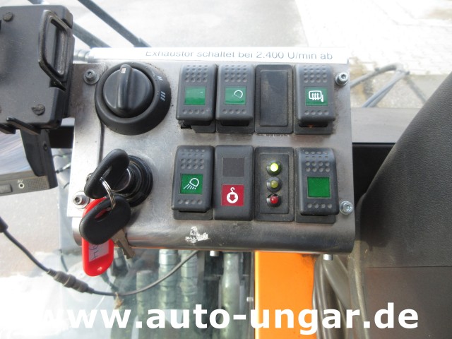 Nilfisk - CR3500 Geräteträger Kommunalfahrzeug 4x4 Kehrmaschine Schmidt Flexigo