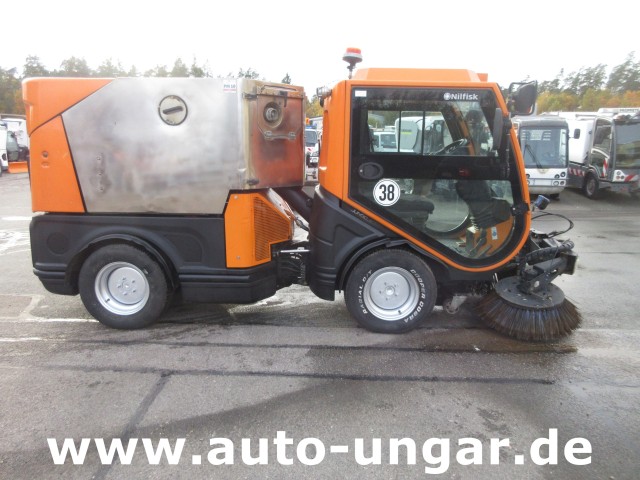 Nilfisk - CR3500 Geräteträger Kommunalfahrzeug 4x4 Kehrmaschine Schmidt Flexigo