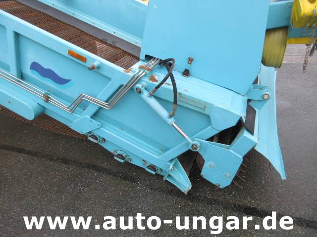 Kässbohrer - BeachTech STR 2000 Cribleuse de Plage  BeachCleaner Strandreiniger عمال تنظيف الشاطئ