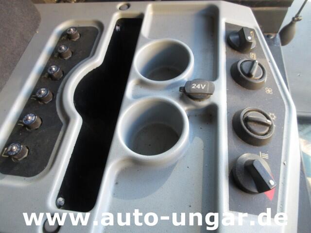 Johnston - CN401 Bucher 5006 Kehrmaschine aus 2018 mit 3. Besen Euro 6 Motor Kärcher