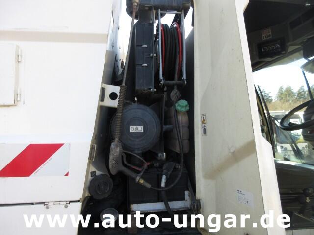 Johnston - CN401 Bucher 5006 Kehrmaschine aus 2018 mit 3. Besen Euro 6 Motor Kärcher