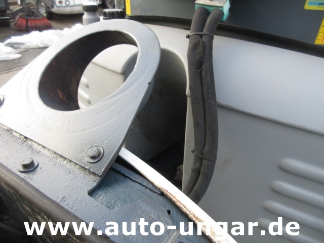 Hako - CityMaster CM1200 Winterdienst 4x4 mit Schneepflug und Salzstreuer