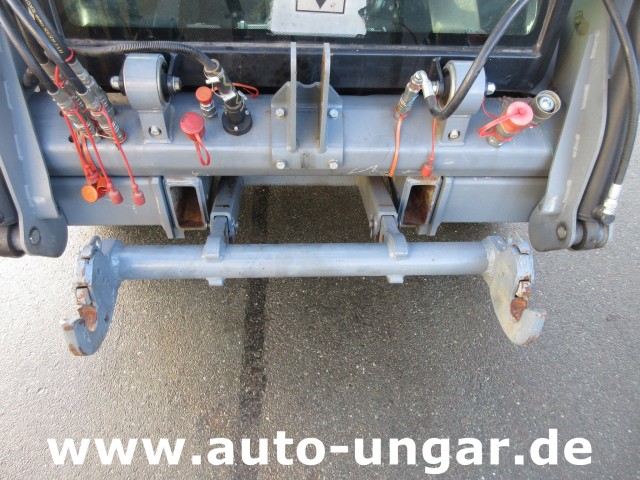 Kärcher - MIC 84 Geräteträger 4x4 mit Frontlader Hoflader Radlader Kommunalfahrzeug