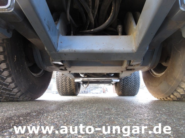 Kärcher - MIC 84 Geräteträger 4x4 mit Frontlader Hoflader Radlader Kommunalfahrzeug