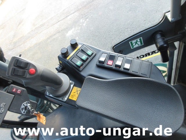 Kärcher - MIC 84 Geräteträger 4x4 mit Frontlader Hoflader Radlader Kommunalfahrzeug