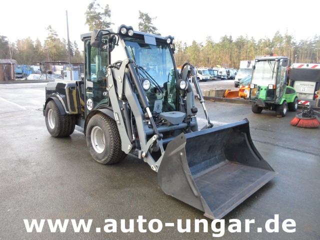 Kärcher - MIC 84 Geräteträger 4x4 mit Frontlader Hoflader Radlader Kommunalfahrzeug