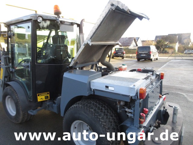 Kärcher - MIC 84 Geräteträger 4x4 mit Frontlader Hoflader Radlader Kommunalfahrzeug