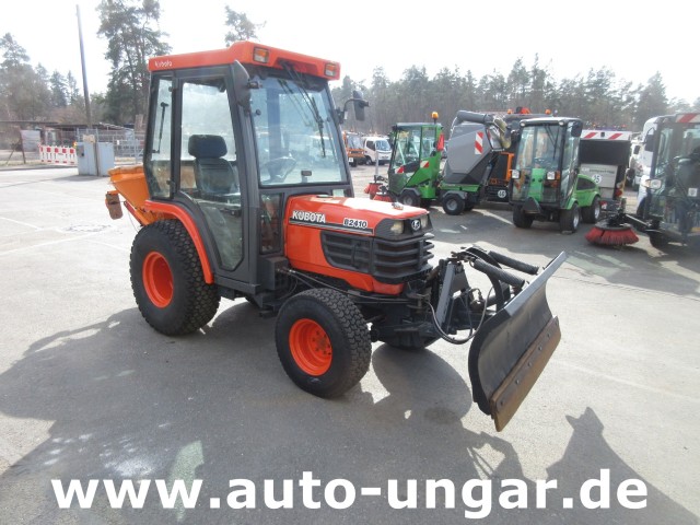 Kubota - B2410 4x4 Kommunaltraktor mit Winterdienstausrüstung Schneepflug & Streuer