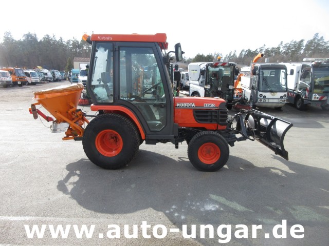 Kubota - B2410 4x4 Kommunaltraktor mit Winterdienstausrüstung Schneepflug & Streuer
