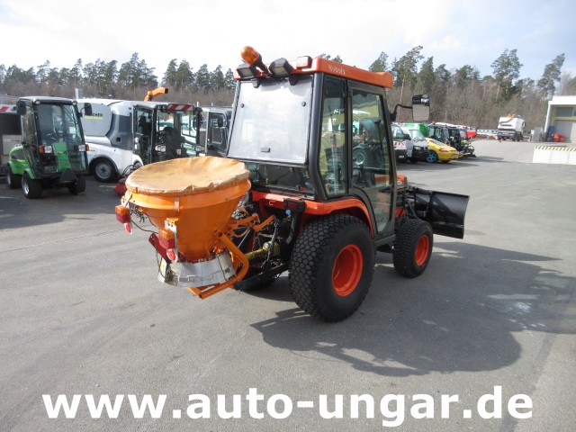 Kubota - B2410 4x4 Kommunaltraktor mit Winterdienstausrüstung Schneepflug & Streuer