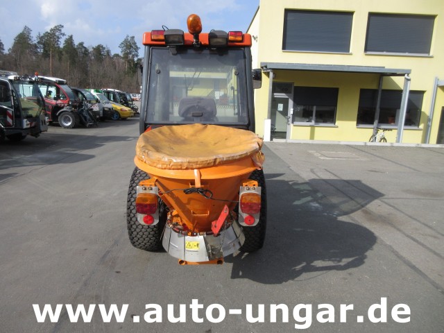 Kubota - B2410 4x4 Kommunaltraktor mit Winterdienstausrüstung Schneepflug & Streuer