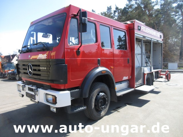 Mercedes - 1224 AF 4x4 Metz LF16 Feuerwehr Doka 9-Sitzer Sperren