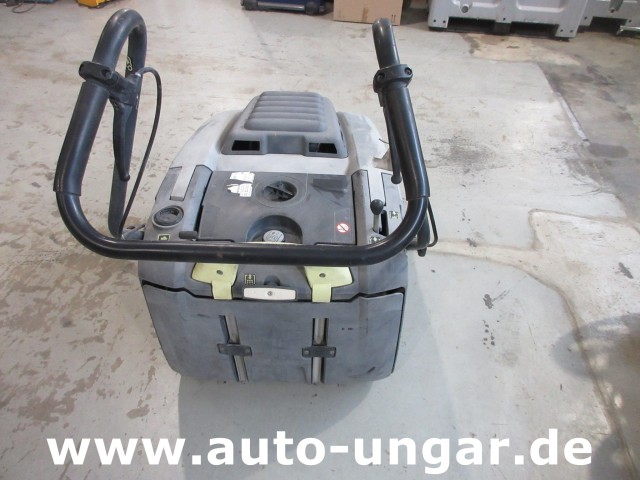 Kärcher - Professional KM75 / 40 W P Parkplatzkehrmaschine Honda Motor Antrieb