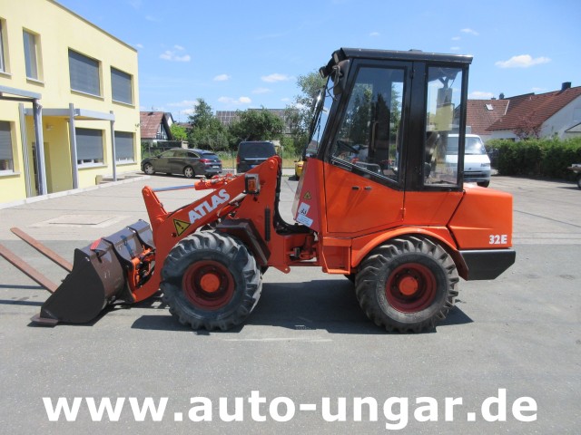 Atlas - 32E 2 Radlader Hoflader Knickbagger Schaufel + Palettengabel 2.425kg