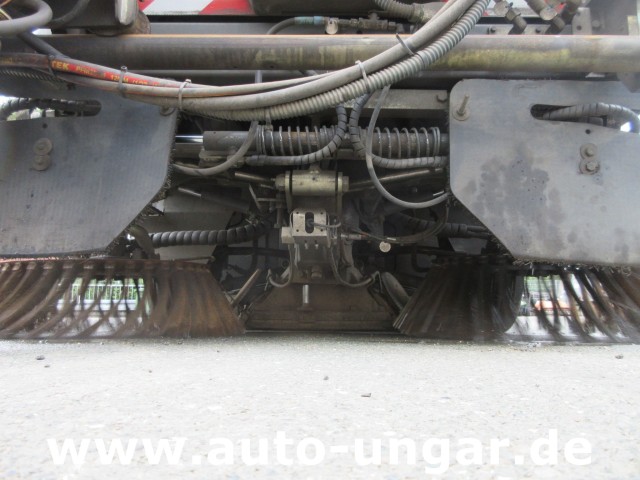 Ravo - 560 Kehrmaschine mit 3. Besen Euro 5 Baujahr 2013 Kommunalfahrzeug