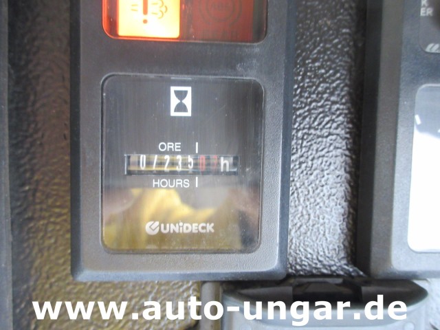 Ravo - 560 Kehrmaschine mit 3. Besen Euro 5 Baujahr 2013 Kommunalfahrzeug