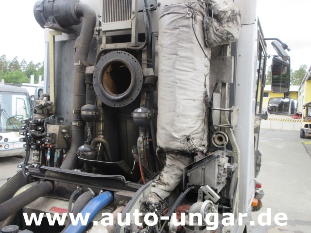 Ravo - 560 Kehrmaschine mit 3. Besen Euro 5 Baujahr 2013 Kommunalfahrzeug
