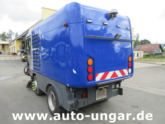 Ravo - 560 Kehrmaschine mit 3. Besen Euro 5 Baujahr 2013 Kommunalfahrzeug