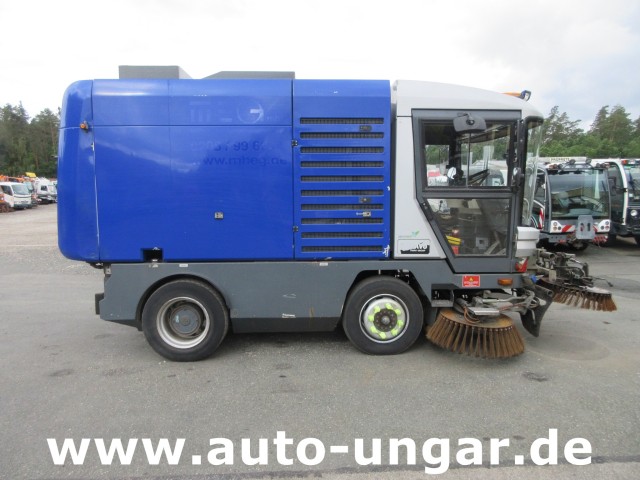 Ravo - 560 Kehrmaschine mit 3. Besen Euro 5 Baujahr 2013 Kommunalfahrzeug