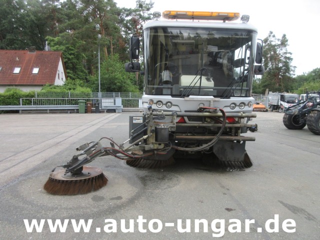 Ravo - 560 Kehrmaschine mit 3. Besen Euro 5 Baujahr 2013 Kommunalfahrzeug