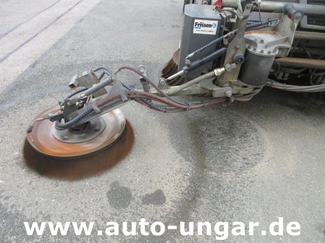 Ravo - 560 Kehrmaschine mit 3. Besen Euro 5 Baujahr 2013 Kommunalfahrzeug