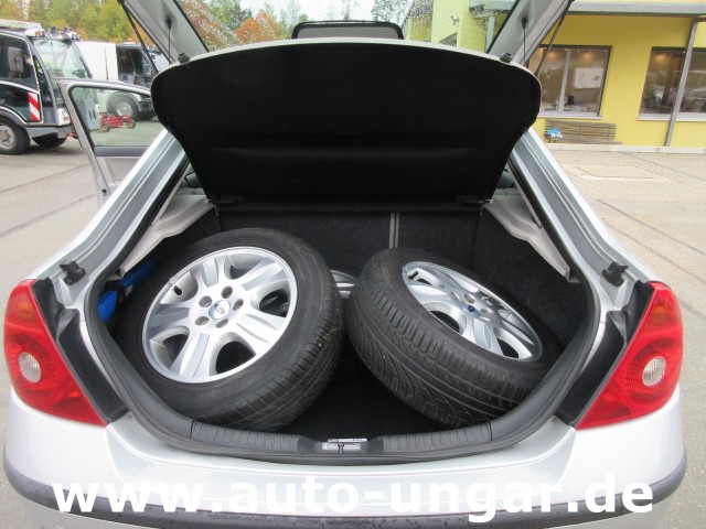 Ford - Mondeo Ghia 1.8l Benzin Limousine 1. Hand erst 47'km