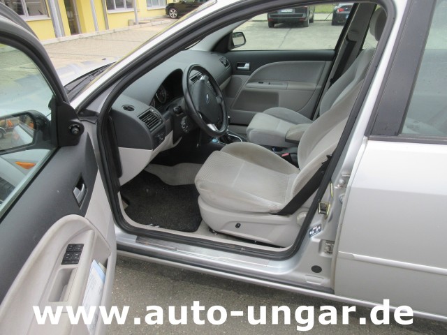 Ford - Mondeo Ghia 1.8l Benzin Limousine 1. Hand erst 47'km